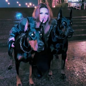 徐锦江吃两个女人奶
